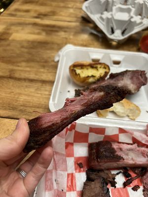 Salty's BBQ by null