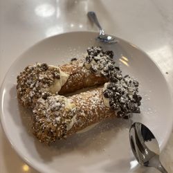 Pizzeria Leopold - The Cannoli half pistachio, half chocolate chip