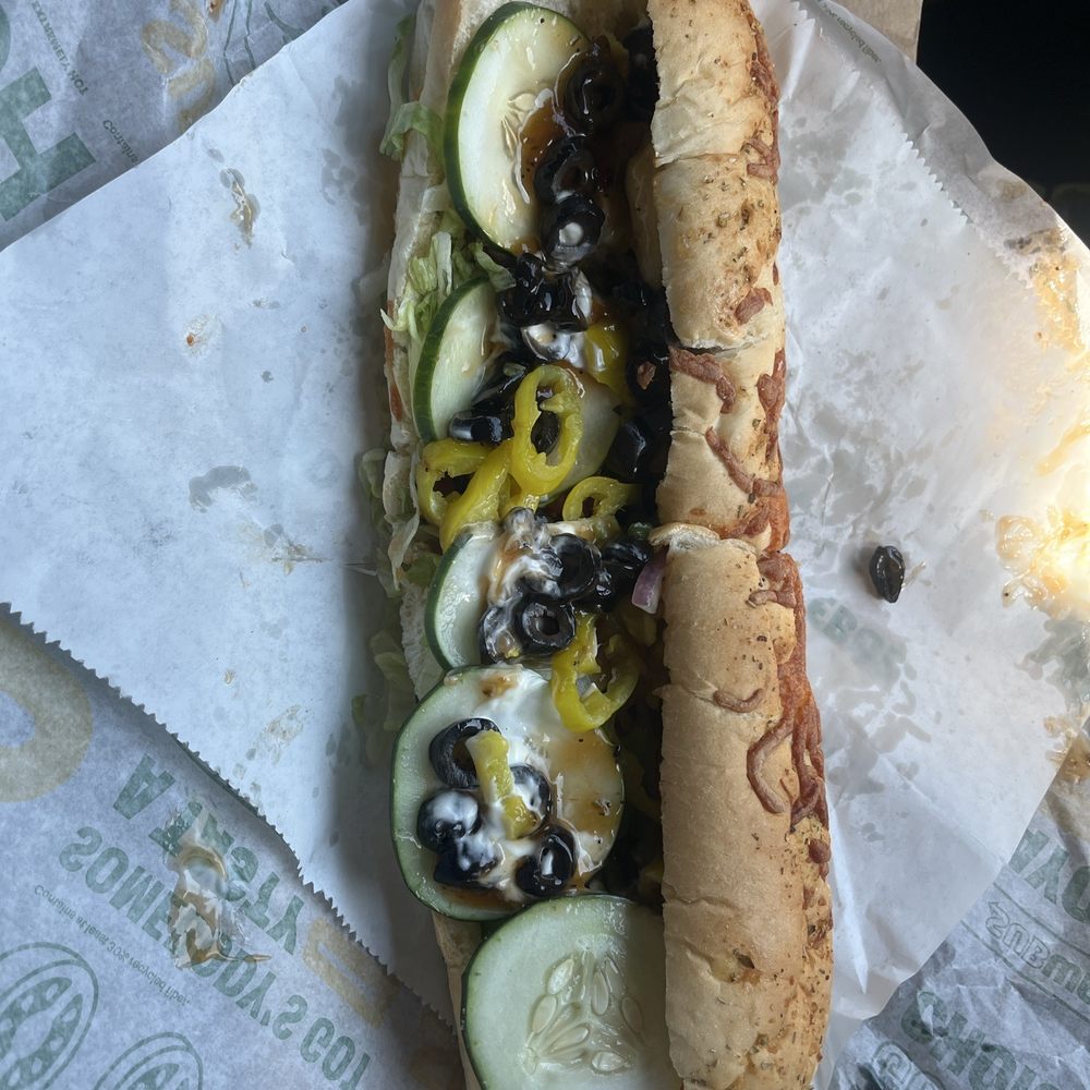Subway - I don't know how they expect me to eat this... it was not cut properly. Extremely upsetting. - Sandwiches Near Me - Elizabethton, Tennessee Subway - I don't know how they expect me to eat this... it was not cut properly. Extremely upsetting. - Sandwiches Near Me - Elizabethton, Tennessee