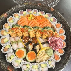 I like the sushi at this restaurant; it's very fresh.