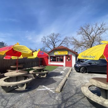 Mustard's Last Stand - Coll outdoor dining area (for warmer weather) - Fast Food Near Me - Evanston, Illinois Mustard's Last Stand - Coll outdoor dining area (for warmer weather) - Fast Food Near Me - Evanston, Illinois