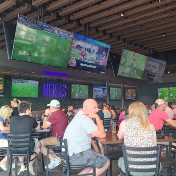 Merll’s Pub & Patio - Indoor seating area - Pubs Near Me - Waukee, Iowa