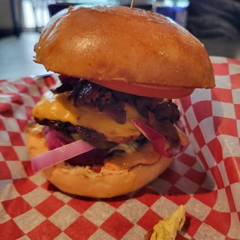 Pig Out Bbq - Banquet burger - Barbeque Near Me - Pickering, Ontario