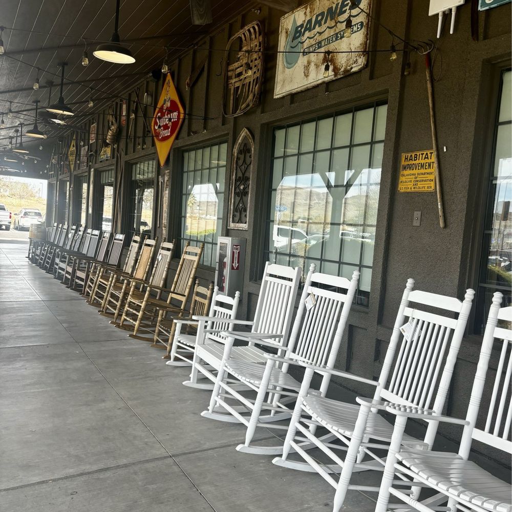 Cracker Barrel Old Country Store - Waiting area - Breakfast & Brunch Near Me - Kingman, Arizona