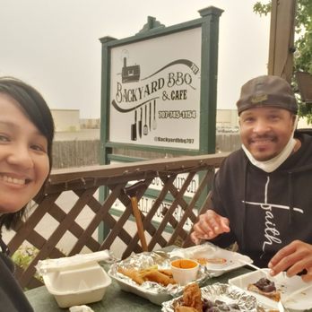 Traballo’s Backyard BBQ  - We tried to eat outside but the smoke was so bad - Barbeque Near Me - Benicia, California