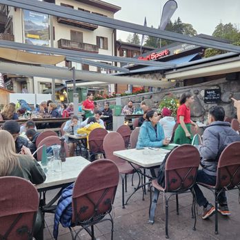 Hotel Steinbock / Pizzeria Da Salvi - Pizza Near Me - Grindelwald, BE Hotel Steinbock / Pizzeria Da Salvi - Pizza Near Me - Grindelwald, BE