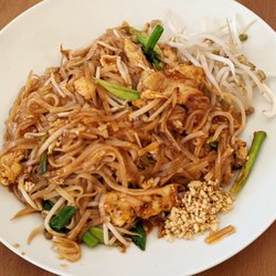 Mae Ploy Thai Cuisine - Pad Thai with Chicken