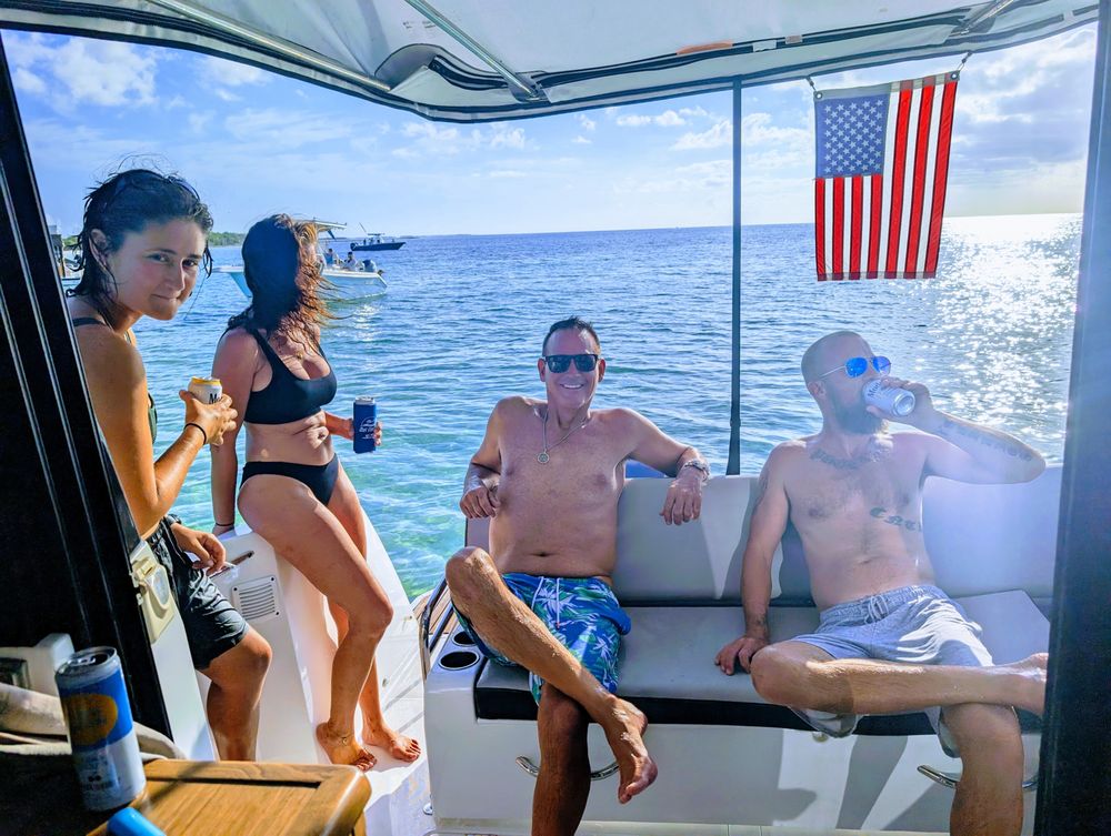 Six Fins Charter Logo