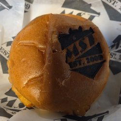 MST Pub & Grub - Mac & Cheese Burger