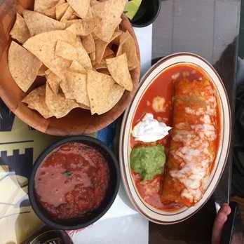 Los Arcos Mexican Food - Chips and salsa and the wet burrito - delicioso! - Mexican Near Me - Palmdale, California Los Arcos Mexican Food - Chips and salsa and the wet burrito - delicioso! - Mexican Near Me - Palmdale, California