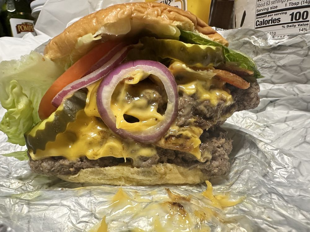 Dirt Hippie Kitchen & Mercantile Logo