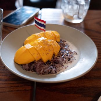 Plue - Mango and sticky rice - Thai Near Me - New York, New York Plue - Mango and sticky rice - Thai Near Me - New York, New York