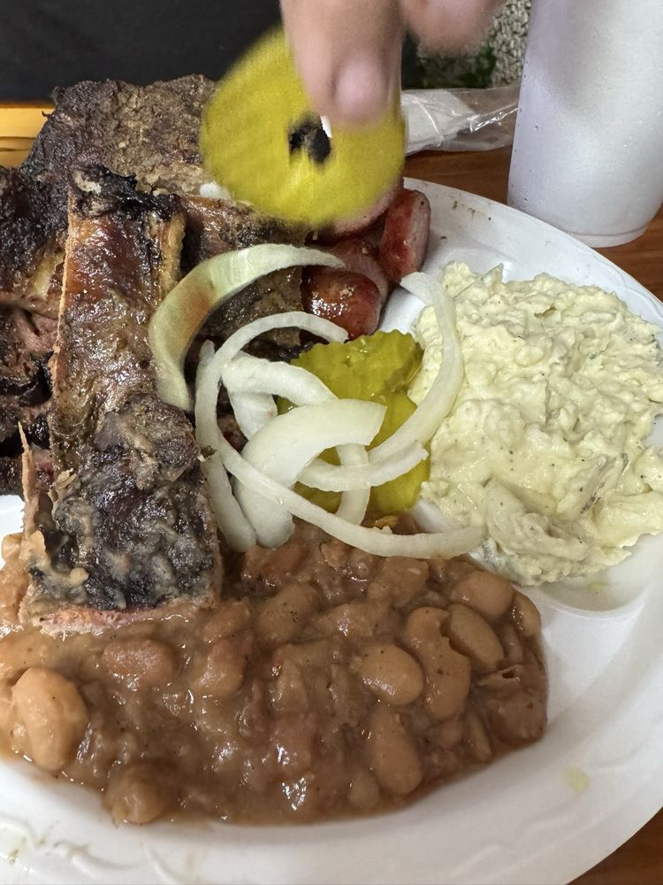 Daisy Dukes BBQ Logo