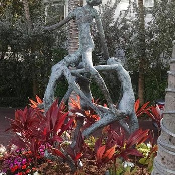 Parrot Key Hotel & Villas - at the entrance, a nice sculpture - Hotels Near Me - Key West, Florida Parrot Key Hotel & Villas - at the entrance, a nice sculpture - Hotels Near Me - Key West, Florida