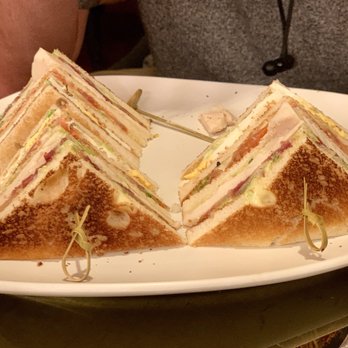 Le Drugstore - Clubhouse sandwich: contains chicken and grilled bacon - French Near Me - Paris, 75 Le Drugstore - Clubhouse sandwich: contains chicken and grilled bacon - French Near Me - Paris, 75