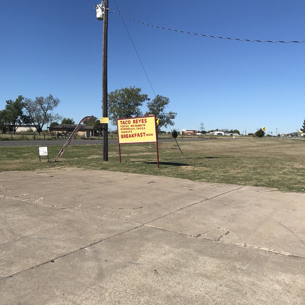Taco Reyes - a vacant lot in a residential area - Mexican Near Me - Royse City, Texas Taco Reyes - a vacant lot in a residential area - Mexican Near Me - Royse City, Texas