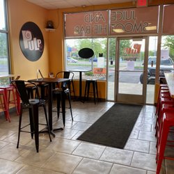 Pulp Juice And Smoothie Bar - Seating area of restaurant