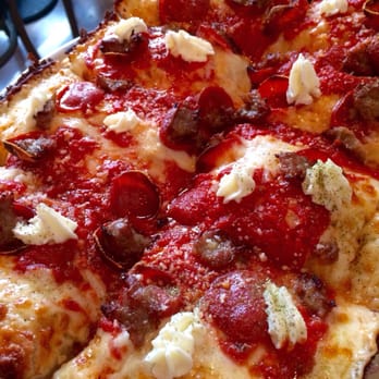 Blue Pan Pizza - Brooklyn Bridge: better, more edible version.  Now with fewer tourists! - Pizza Near Me - Denver, Colorado