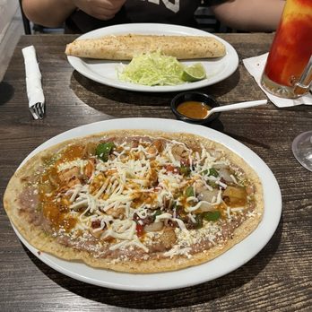 Los Reyes De La Torta - Quesadilla De Alambre De Camarón - Mexican Near Me - Phoenix, Arizona Los Reyes De La Torta - Quesadilla De Alambre De Camarón - Mexican Near Me - Phoenix, Arizona