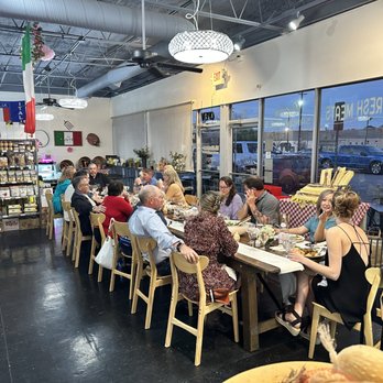 Di Abruzzo - a large group of people eating - Personal Chefs Near Me Di Abruzzo - a large group of people eating - Personal Chefs Near Me