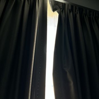 Embassy Suites by Hilton Austin Central - Broken bedroom drapes that let in the light from the parking lot lights. - Hotels Near Me - Austin, Texas Embassy Suites by Hilton Austin Central - Broken bedroom drapes that let in the light from the parking lot lights. - Hotels Near Me - Austin, Texas