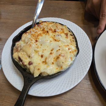 Flying Pig Pub & Kitchen - Mac n cheese (with bacon) - Pubs Near Me - Oceanside, California Flying Pig Pub & Kitchen - Mac n cheese (with bacon) - Pubs Near Me - Oceanside, California