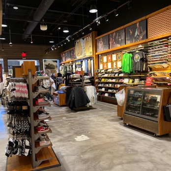Vans - Shoe Stores Near Me - Newark, Delaware