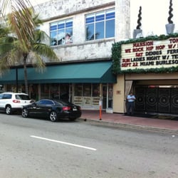 Costa De Oro - Front of store next to mansion