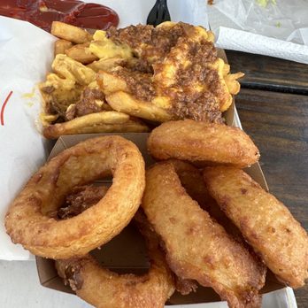 Bennett's Grill and Cafe - Chili Cheese Fries and Onion Rings - Seafood Near Me - Calabash, North Carolina