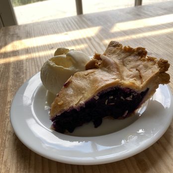 Robert's Maine Grill - The best dang blueberry pie ever - New American Near Me - Kittery, Maine Robert's Maine Grill - The best dang blueberry pie ever - New American Near Me - Kittery, Maine