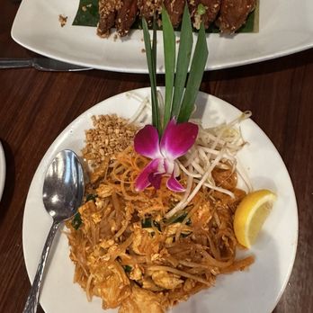 Torsap Thai Kitchen - Pad Thai with chicken - Thai Near Me - Walnut Creek, California Torsap Thai Kitchen - Pad Thai with chicken - Thai Near Me - Walnut Creek, California