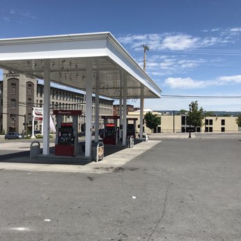 Stewart's Shops - a gas station on a street corner - Ice Cream & Frozen Yogurt Near Me - Utica, New York