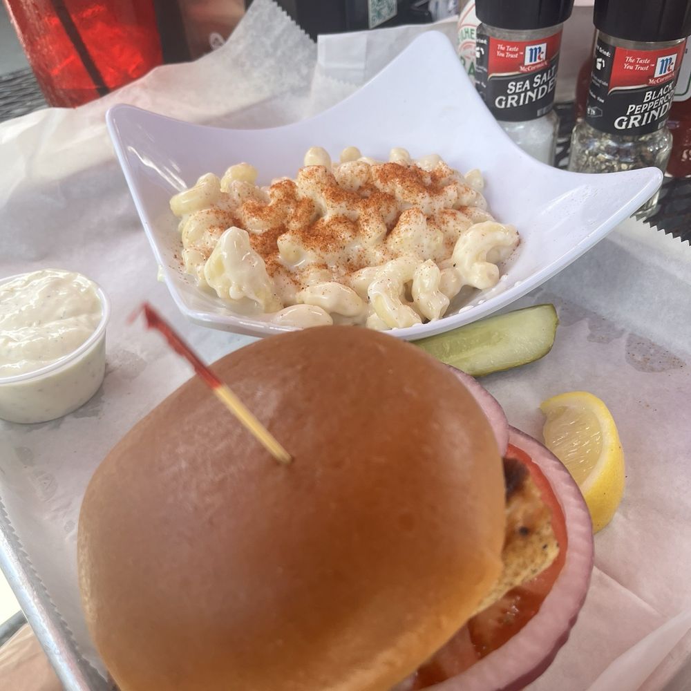 Swampy's Bar & Grille - Blackened Mahi Sandwich with Cajun Mac And Cheese - American Near Me - Dunnellon, Florida