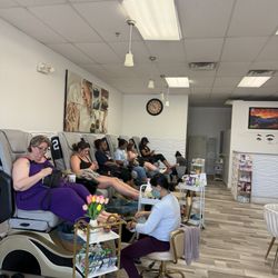 De-Vy Nail Salon
