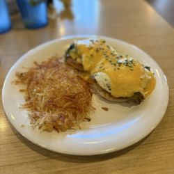 That Flippin' Egg - Veggie Eggs Benedict: with hashbrowns