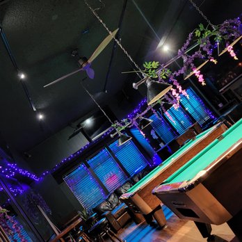 Banter Bar - a pool table with a green cloth - Bars Near Me - Los Angeles, California