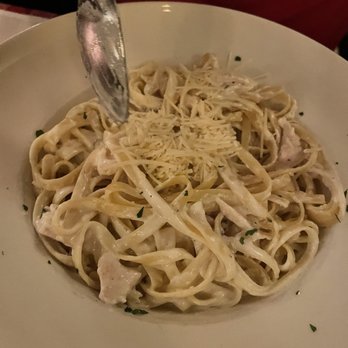 Maggiano's - Fettuccine Alfredo with Chicken - Italian Near Me - Cincinnati, Ohio