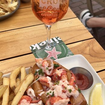 CRU - Nantucket Lobster Roll - Seafood Near Me - Nantucket, Massachusetts