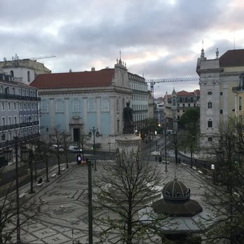 Praça Luís de Camões - Camaoes Plaza - Public Plazas Near Me - Lisbon, 11