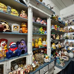 Grannie's Cookie Jars & Ice Cream Parlor