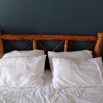 Holiday Inn The Lodge at Big Bear Lake - Wooden headboard - Big Bear, CA