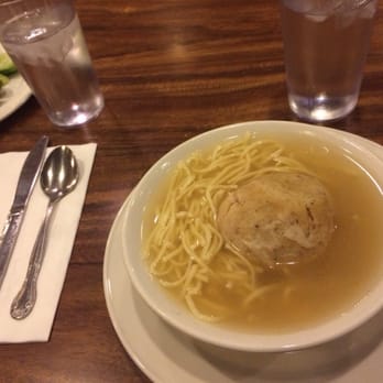 Nate'n Al's - Matzo ball soup with noodles - Delis Near Me - Beverly Hills, California Nate'n Al's - Matzo ball soup with noodles - Delis Near Me - Beverly Hills, California