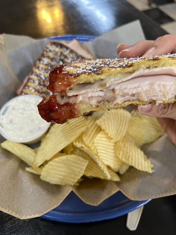 Cross Creek Sandwich Shop