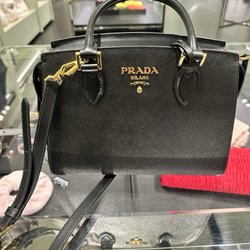 Prada Outlet