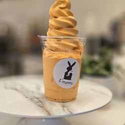 L'moon Creamery - Pasadena - Thai tea soft serve
