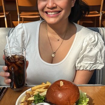 Cindy's Rooftop - Cheeseburger* ** - New American Near Me - Chicago, Illinois