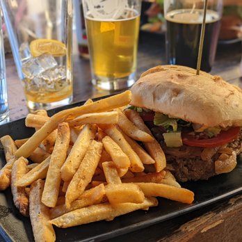 Sunriver Brewing Co - Galveston Pub - Impossible Smash burger - Brewpubs Near Me - Bend, Oregon