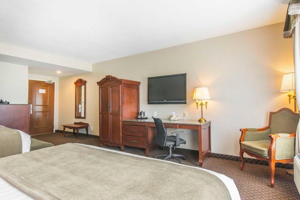 Château Saint John Hotel & Suites by null