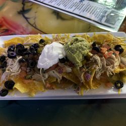 Charlie's Sports Bar & Grill - 8$ chicken nachos