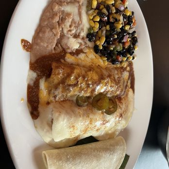La Comida Mexican Kitchen and Cocktails - Combo A La Comida: Brisket Taco, Beef Enchilada, Chicken Enchilada. Sides: Texas caviar and pinto refried beans. - Tex-Mex Near Me - Dallas, Texas